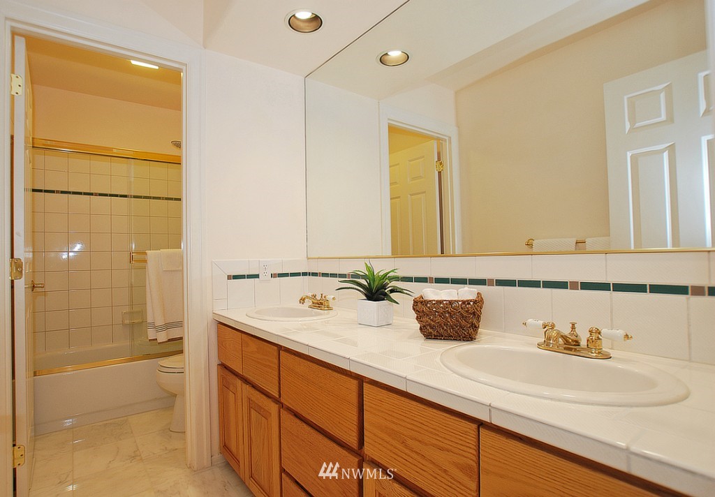 11130 Northeast 160th Place Bothell, WA 98011 - Photo 15 of 19 Gallery Image 15