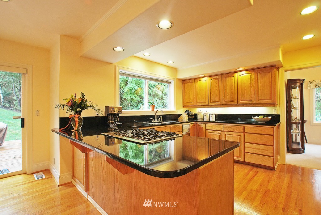 11130 Northeast 160th Place Bothell, WA 98011 - Photo 5 of 19 Gallery Image 5