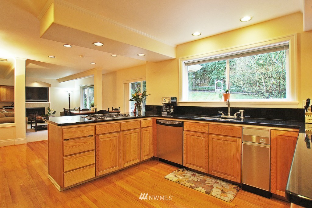 11130 Northeast 160th Place Bothell, WA 98011 - Photo 6 of 19 Gallery Image 6