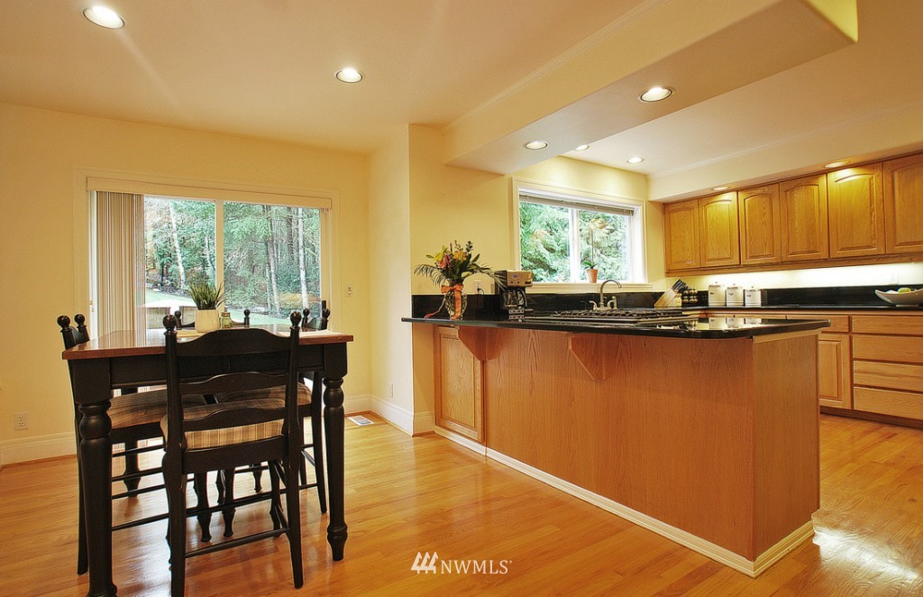 11130 Northeast 160th Place Bothell, WA 98011 - Photo 7 of 19 Gallery Image 7