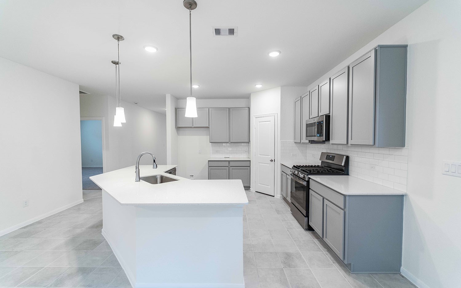 10604 Altitude Way Conroe, TX 77303 - Photo 7 of 33 a kitchen with a sink stove and microwave