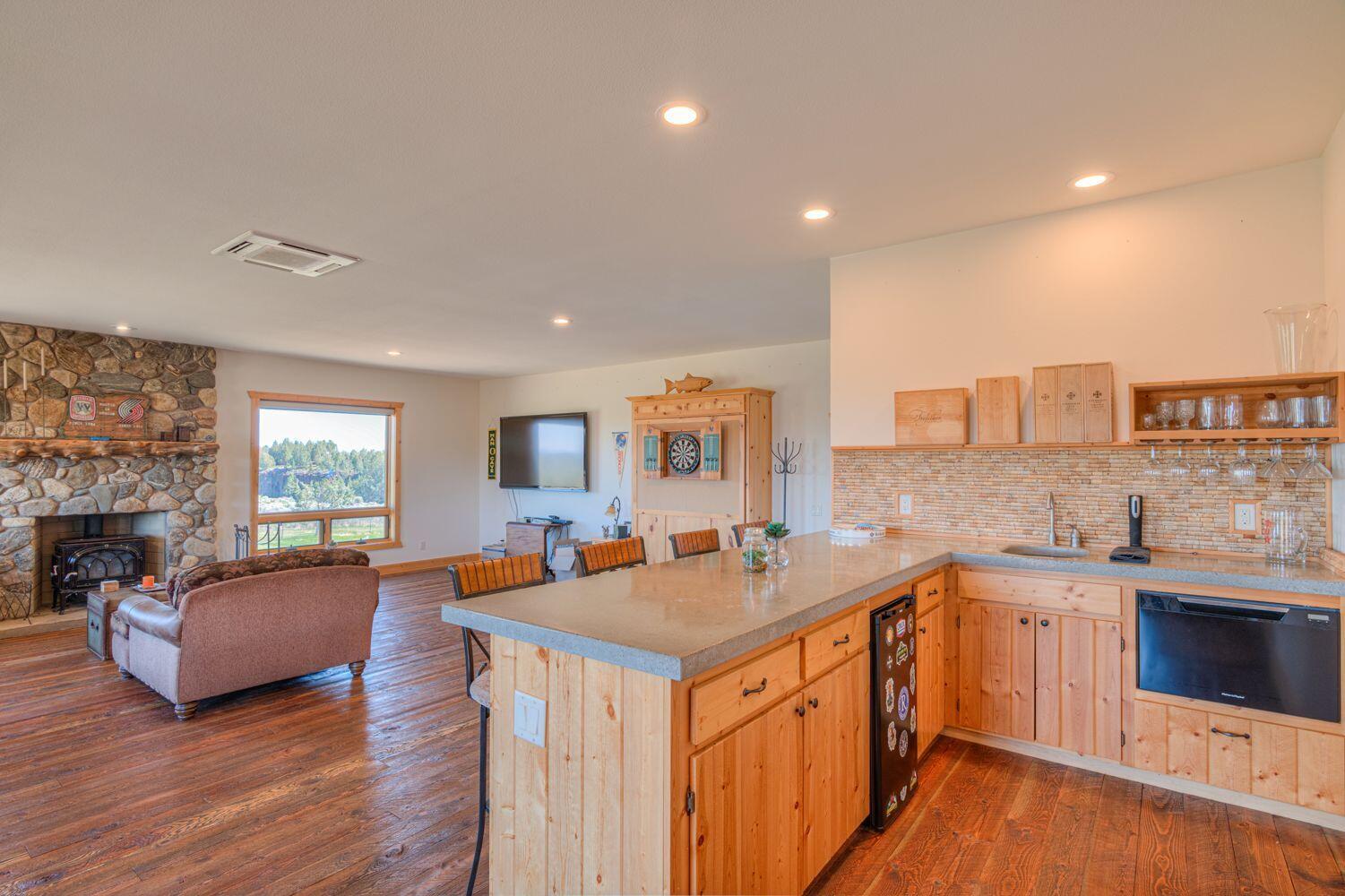 10000 Southwest Lyons Drive Culver, OR 97734 - Photo 41 of 90 Full Wet Bar in Game Room