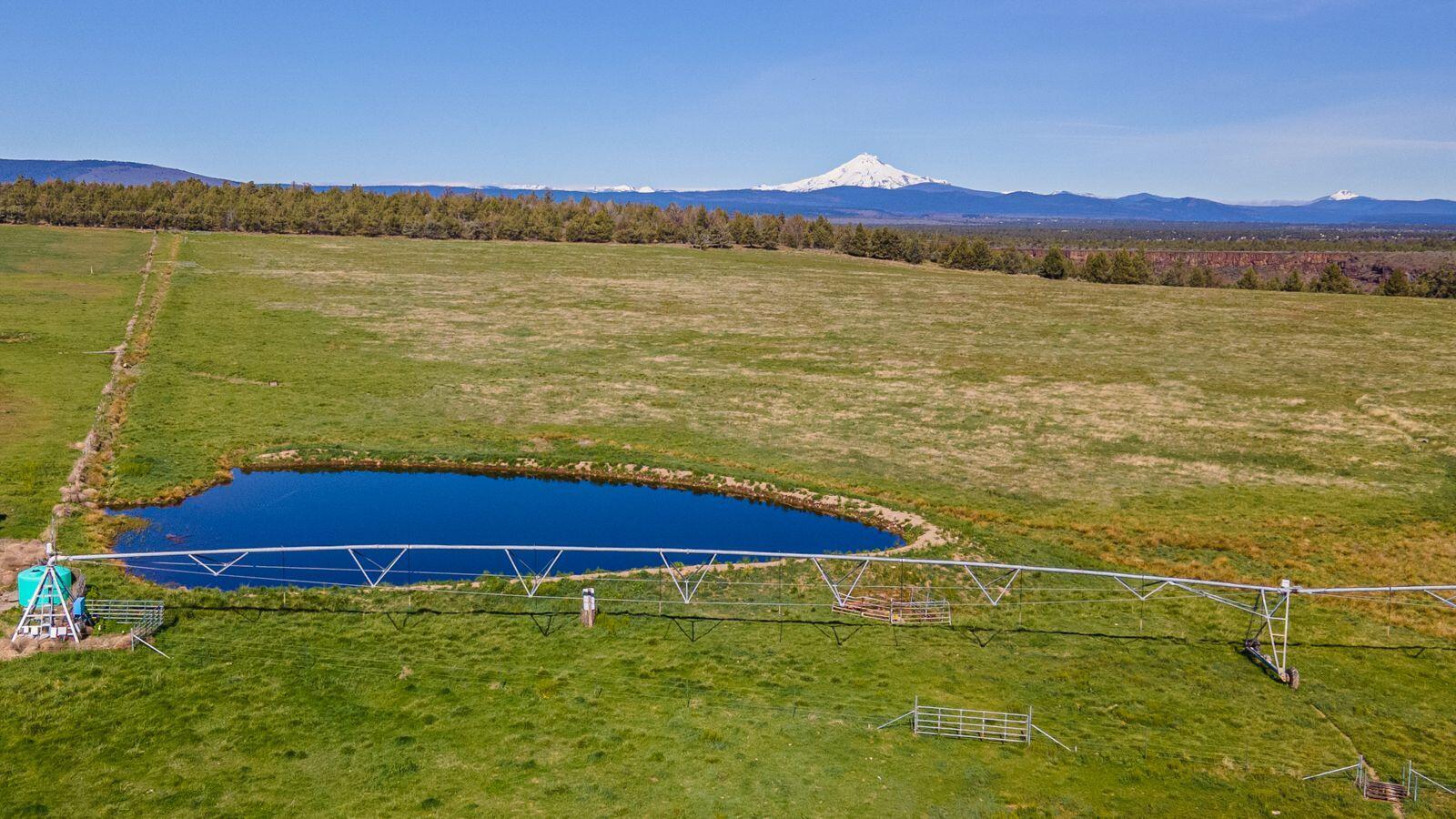 10000 Southwest Lyons Drive Culver, OR 97734 - Photo 83 of 90 a view of an ocean and a mountain