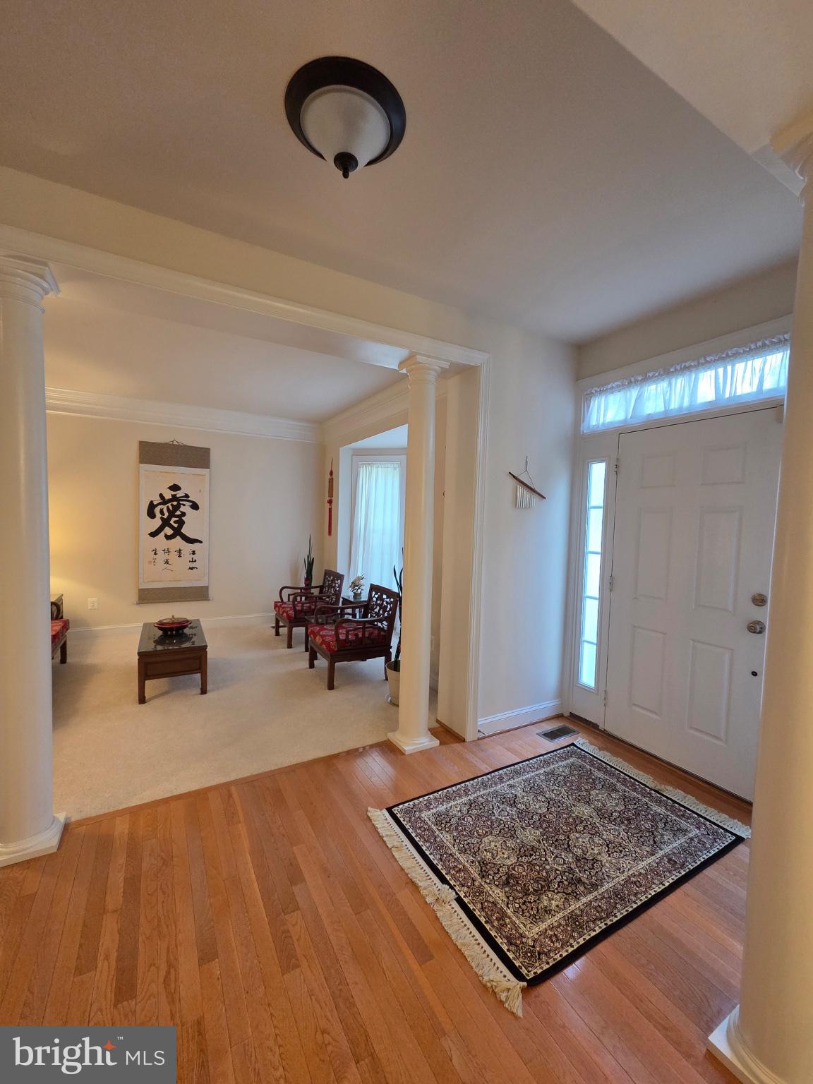 5394 MacDonald Road Woodbridge, VA 22193 - Photo 12 of 70 Welcoming entry with elegant charm.