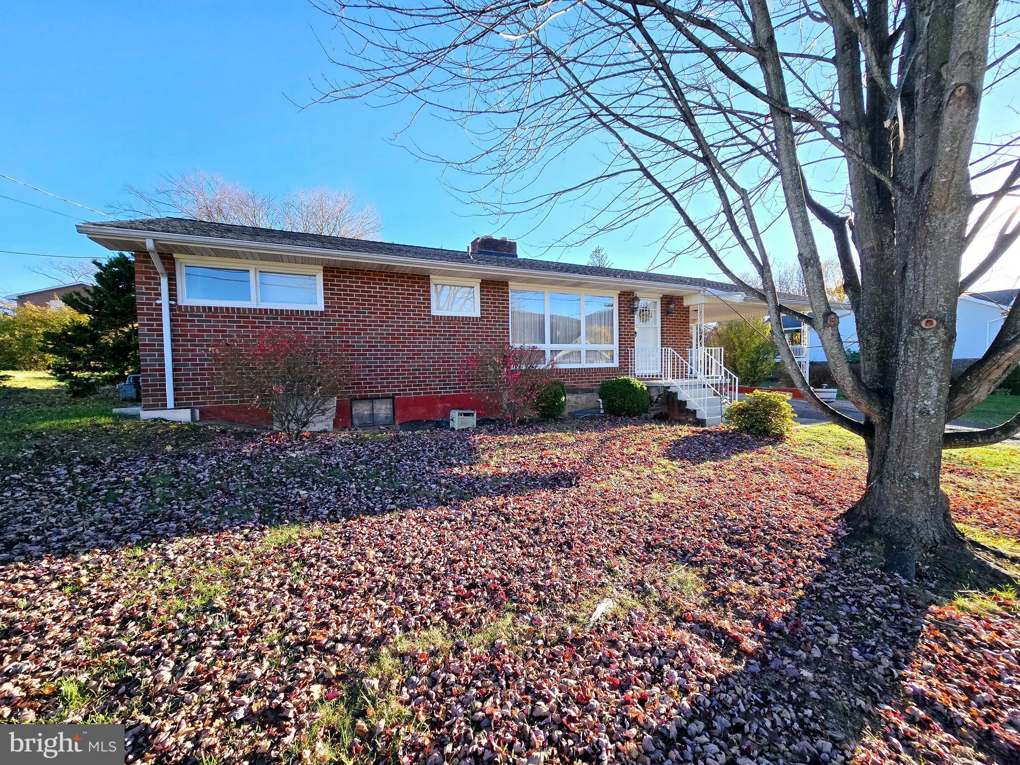 13606 Brant Road Southwest Cresaptown, MD 21502 - Photo 2 of 19 Brick ranch