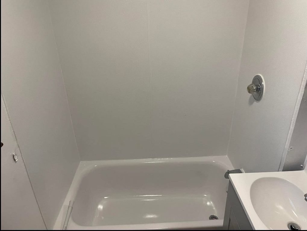 52 Orlando Street Springfield, MA 01108 - Photo 20 of 36