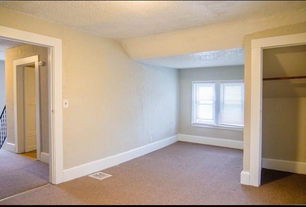 52 Orlando Street Springfield, MA 01108 - Photo 7 of 36