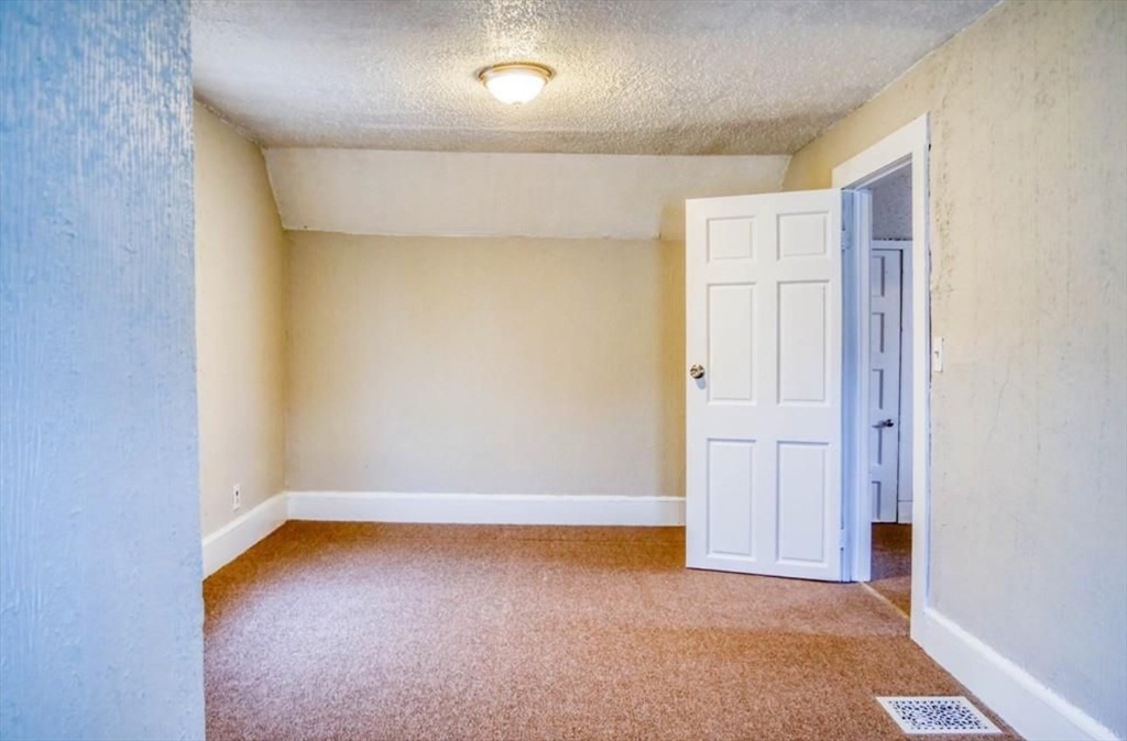 52 Orlando Street Springfield, MA 01108 - Photo 9 of 36