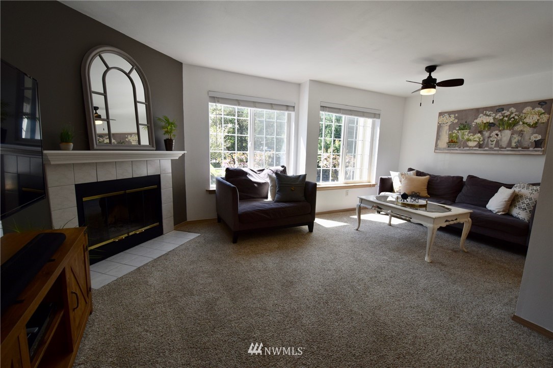 23317 Edmonds Way, Unit 5 Edmonds, WA 98026 - Photo 2 of 25 Gallery Image 2