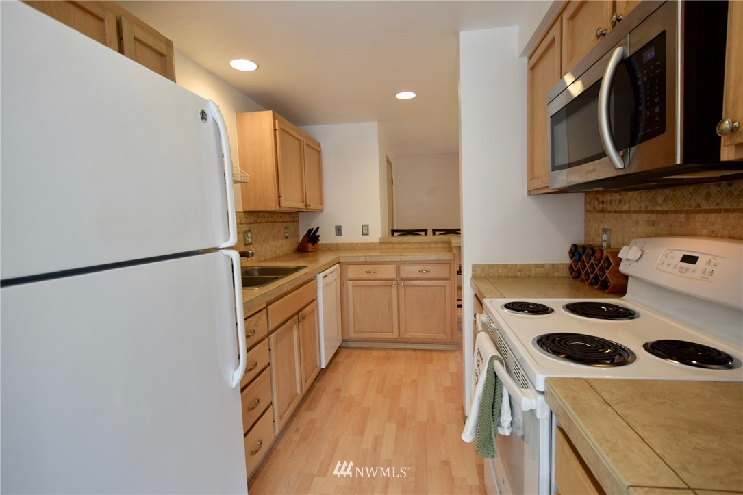 23317 Edmonds Way, Unit 5 Edmonds, WA 98026 - Photo 8 of 25 Gallery Image 8