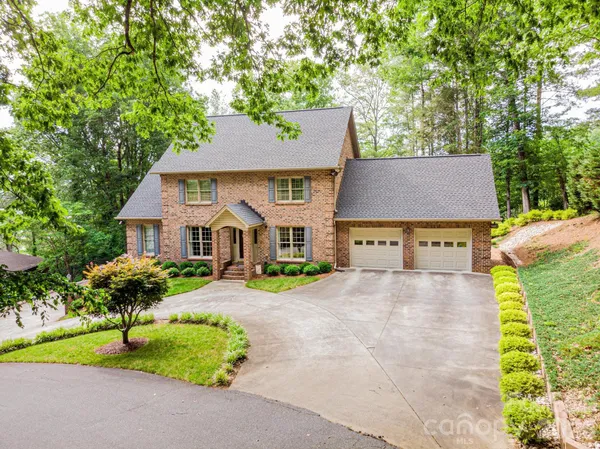 $499,000 | 236 Robinwood Circle Northeast, Lenoir, NC 28645