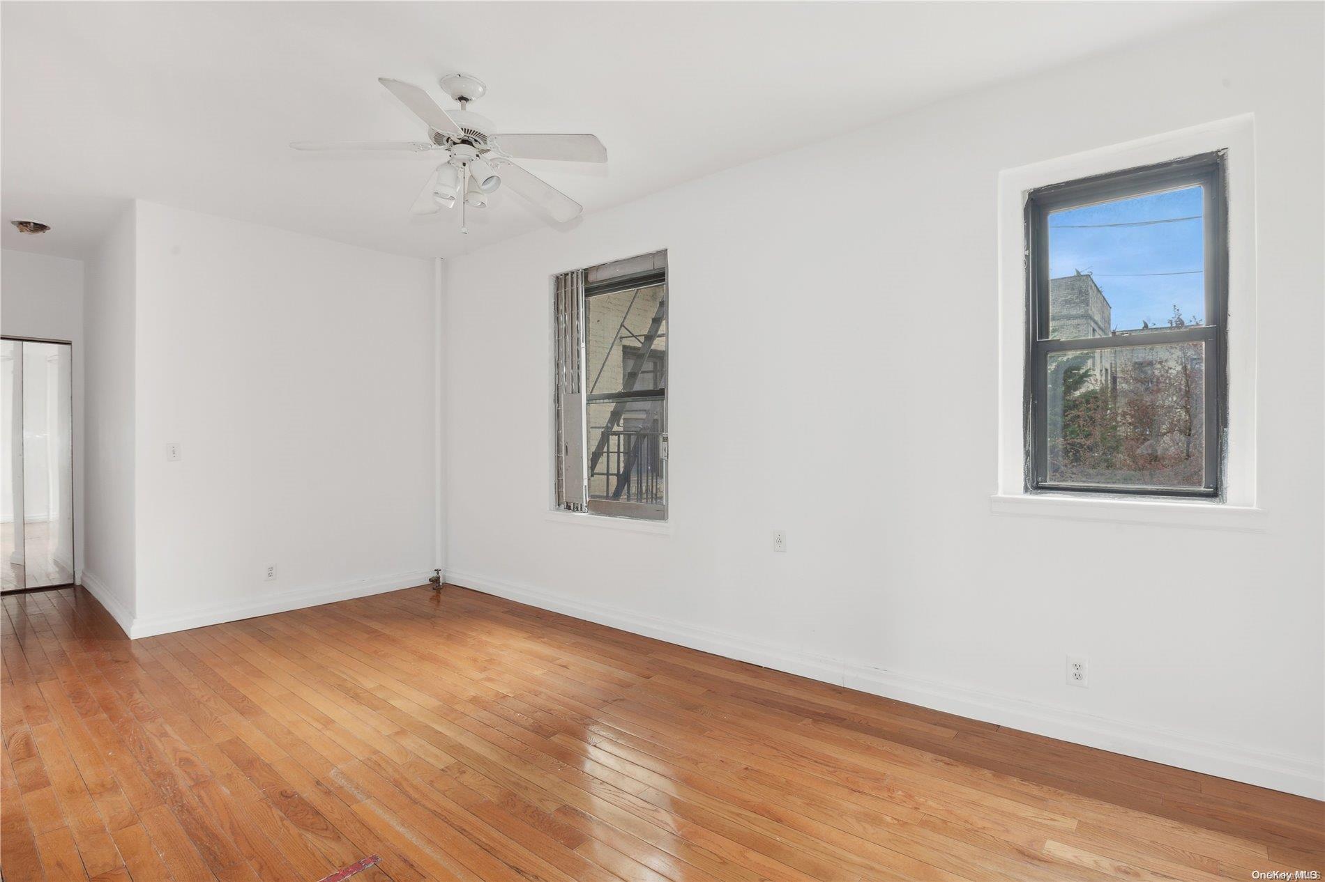 21-57 33rd Street, Unit 4D Queens, NY 11105 - Photo 2 of 11 Living Room