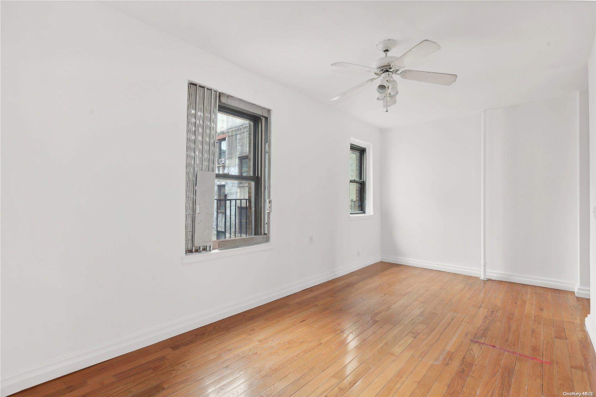 21-57 33rd Street, Unit 4D Queens, NY 11105 - Photo 3 of 11 Living Room 2
