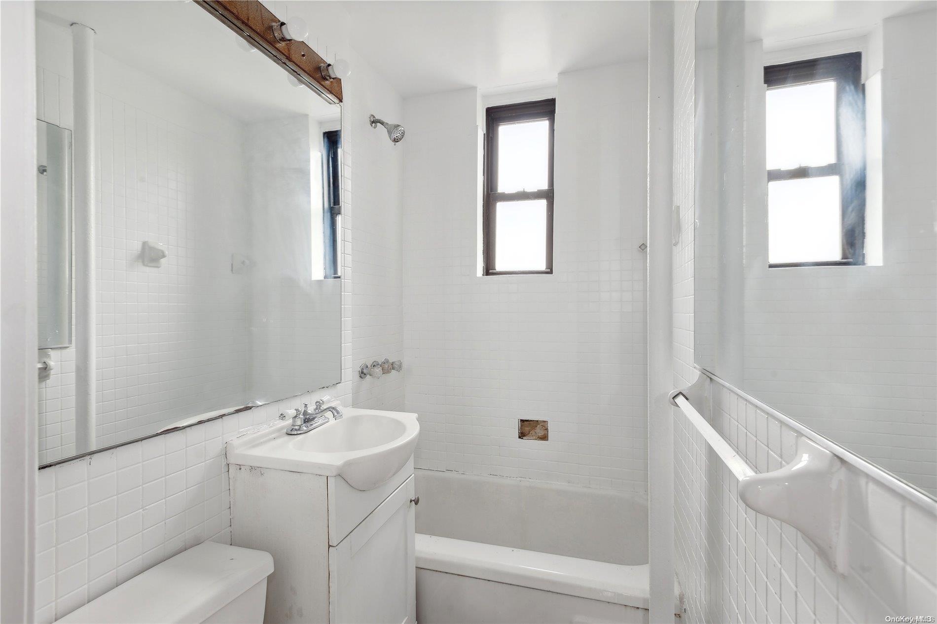 21-57 33rd Street, Unit 4D Queens, NY 11105 - Photo 6 of 11 Bathroom