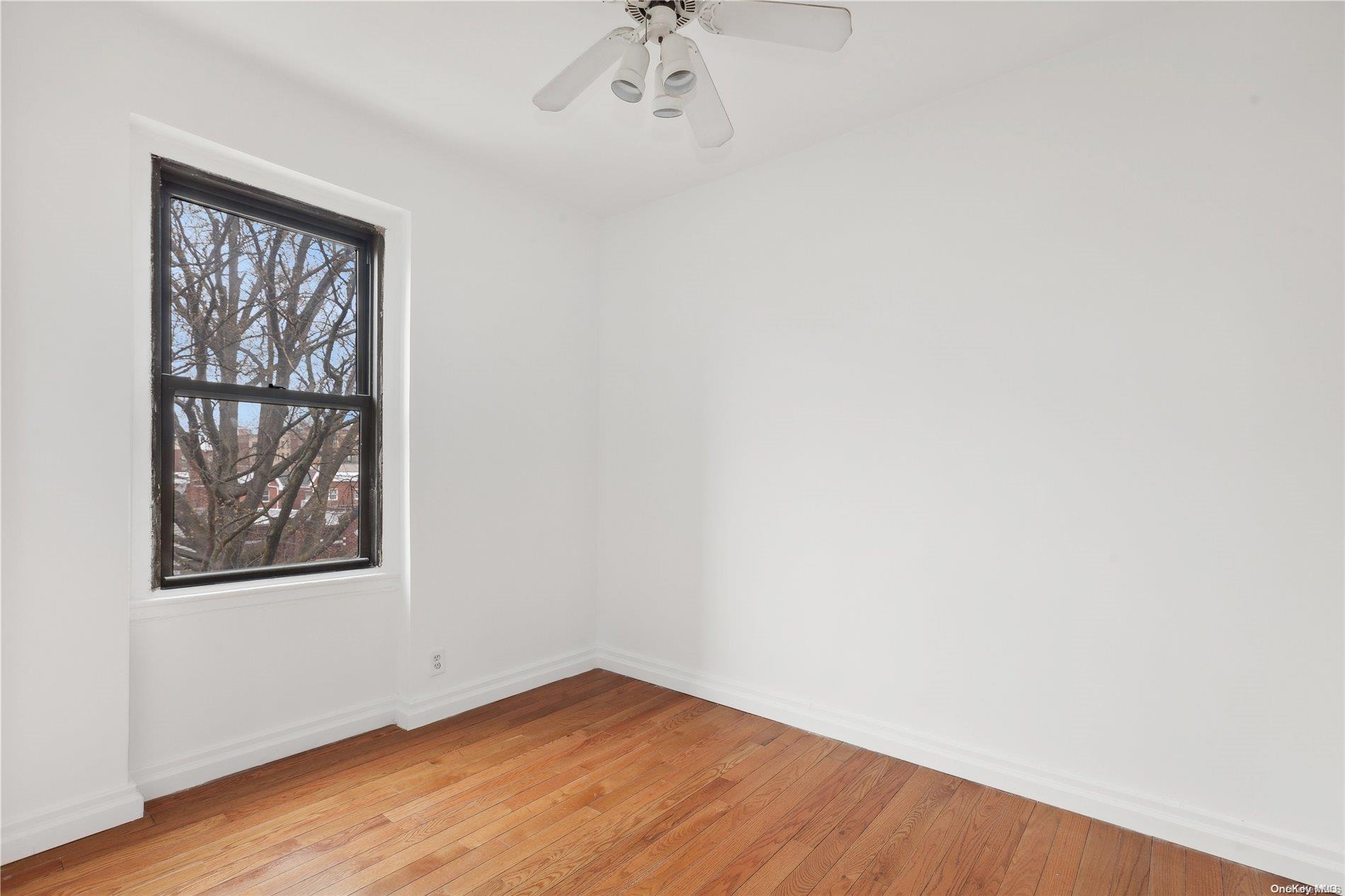 21-57 33rd Street, Unit 4D Queens, NY 11105 - Photo 7 of 11 Bedroom