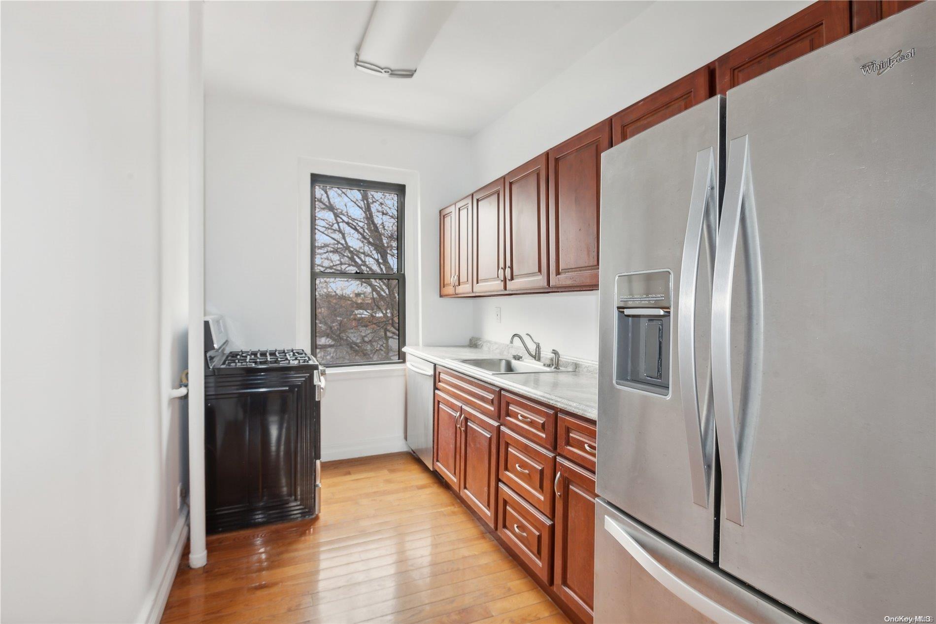21-57 33rd Street, Unit 4D Queens, NY 11105 - Photo 8 of 11 Kitchen 2