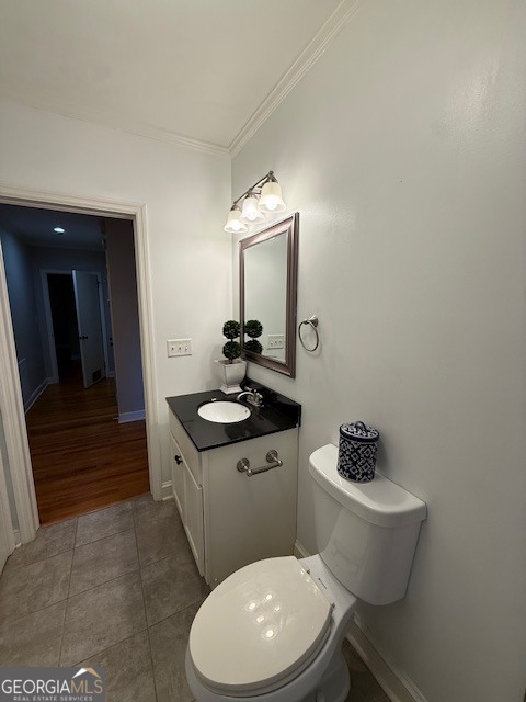 1221 Ridge Avenue North Tifton, GA 31794 - Photo 17 of 29 a bathroom with a toilet a sink and mirror
