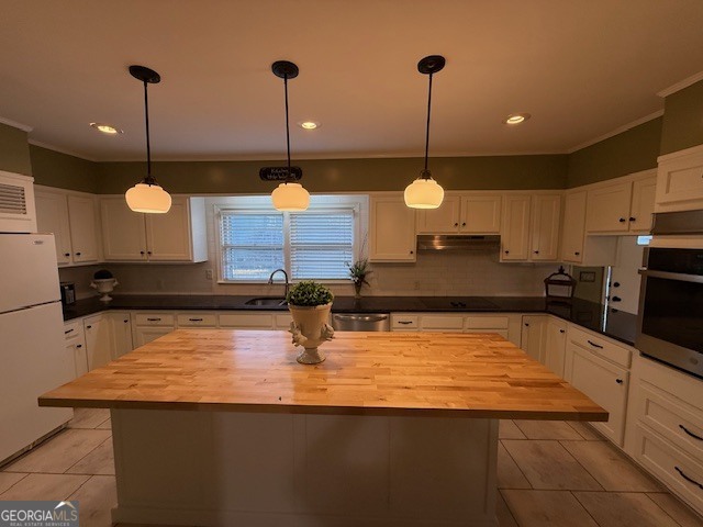 1221 Ridge Avenue North Tifton, GA 31794 - Photo 4 of 29 a kitchen with stainless steel appliances granite countertop a sink a stove and a wooden floor