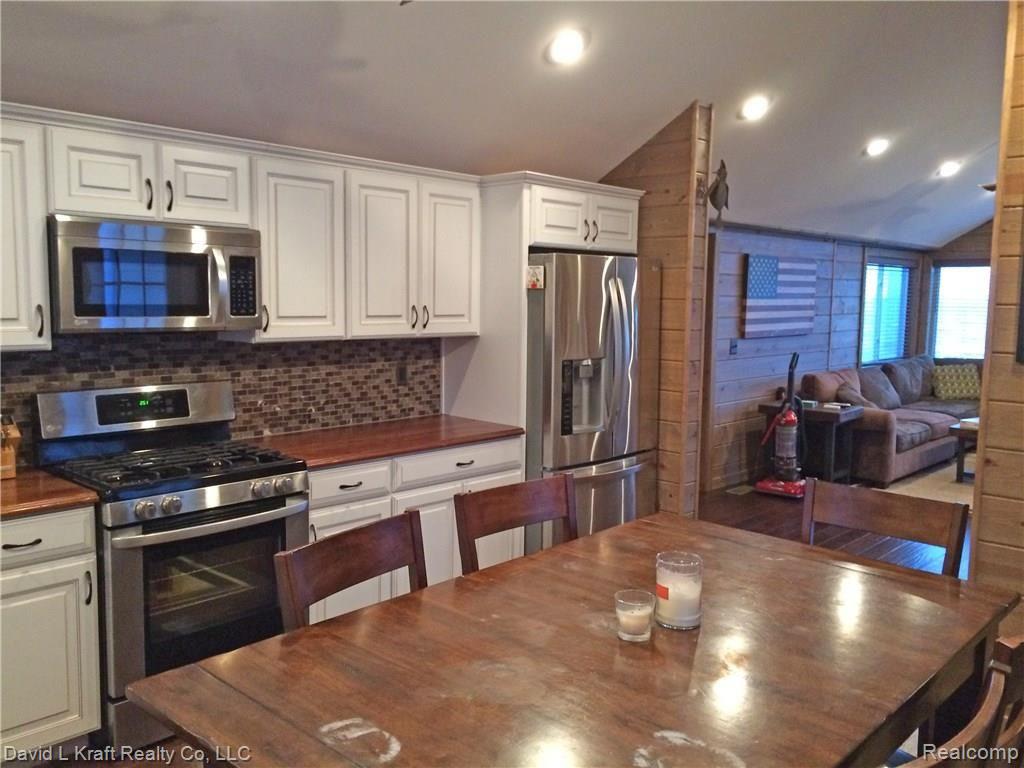 8592 Crescent Beach Road Pigeon, MI 48755 - Photo 5 of 20 8592CrescentBeachKitchen2.jpg