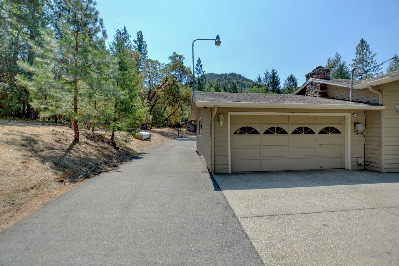 1353 Summit Loop Grants Pass, OR 97527 - Photo 34 of 58 DSC_1492_3_4