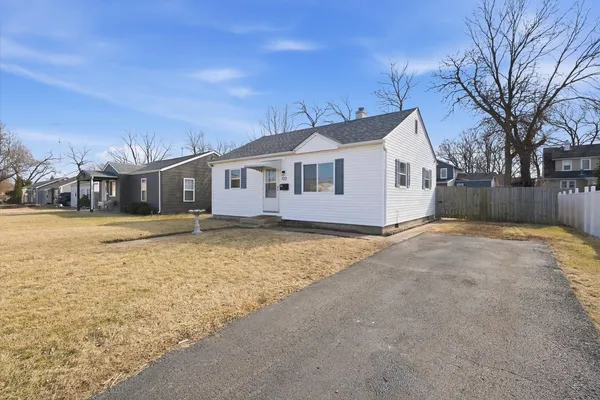 $210,000 | 722 West Park Avenue, Aurora, IL 60506