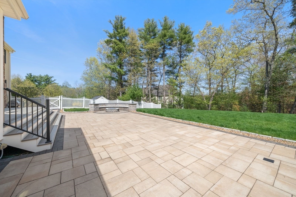 19 Falcon Ridge Drive Hopkinton, MA 01748 - Photo 17 of 42 Gallery Image 17