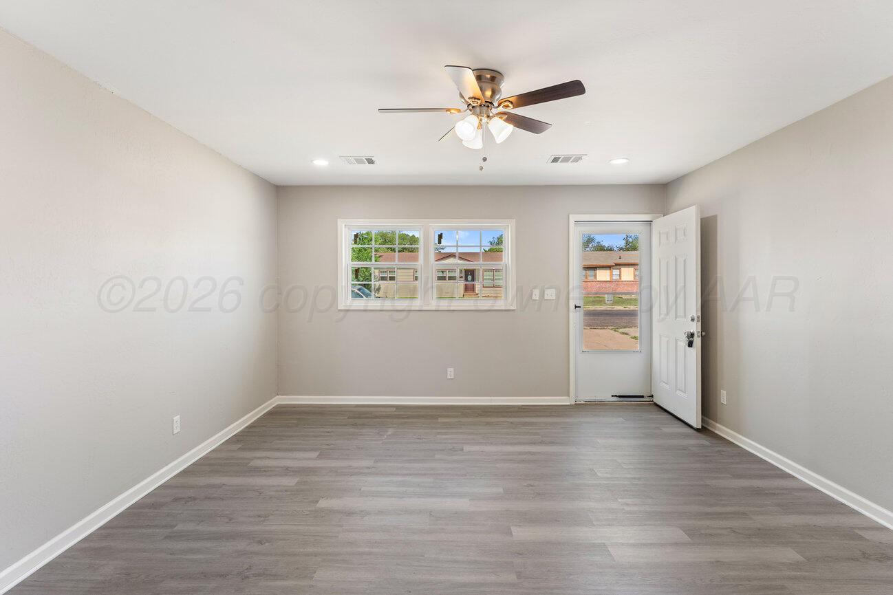 5013 South Bowie Street Amarillo, TX 79110 - Photo 30 of 43 Living-3