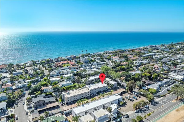 $899,000 | 127 West Glaucus Street, Unit B, Encinitas, CA 92024