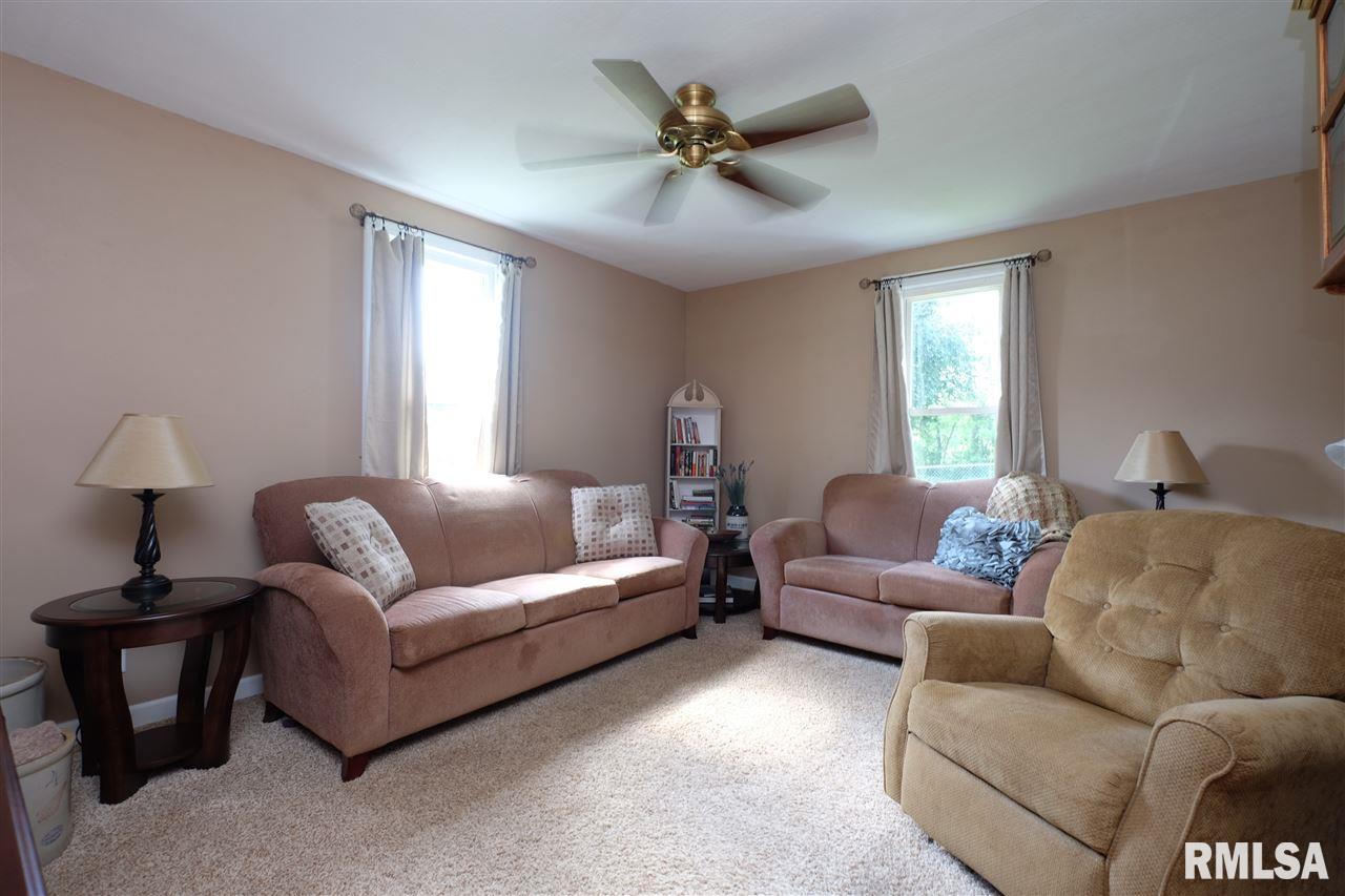 16303 Red Shale Hill Road Pekin, IL 61554 - Photo 2 of 32 Gallery Image 2