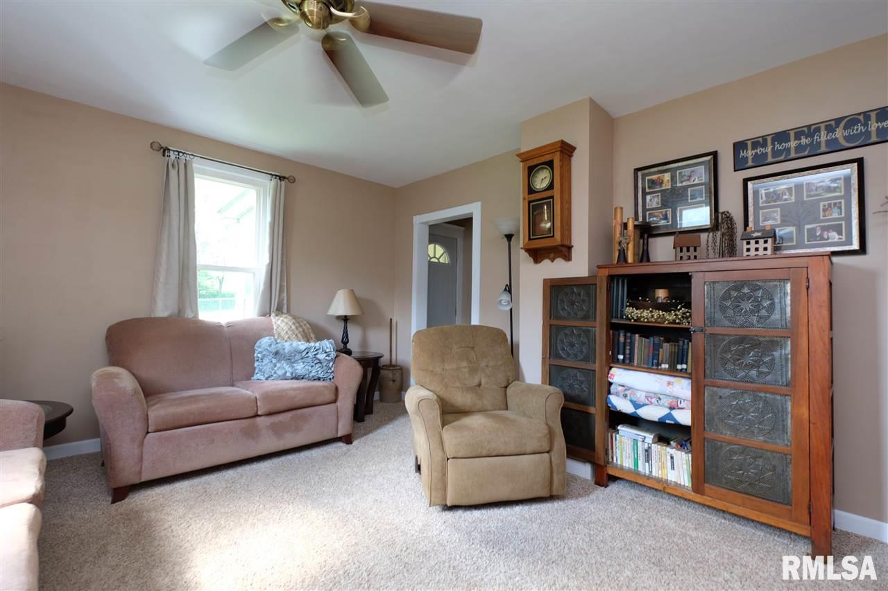 16303 Red Shale Hill Road Pekin, IL 61554 - Photo 3 of 32 Gallery Image 3