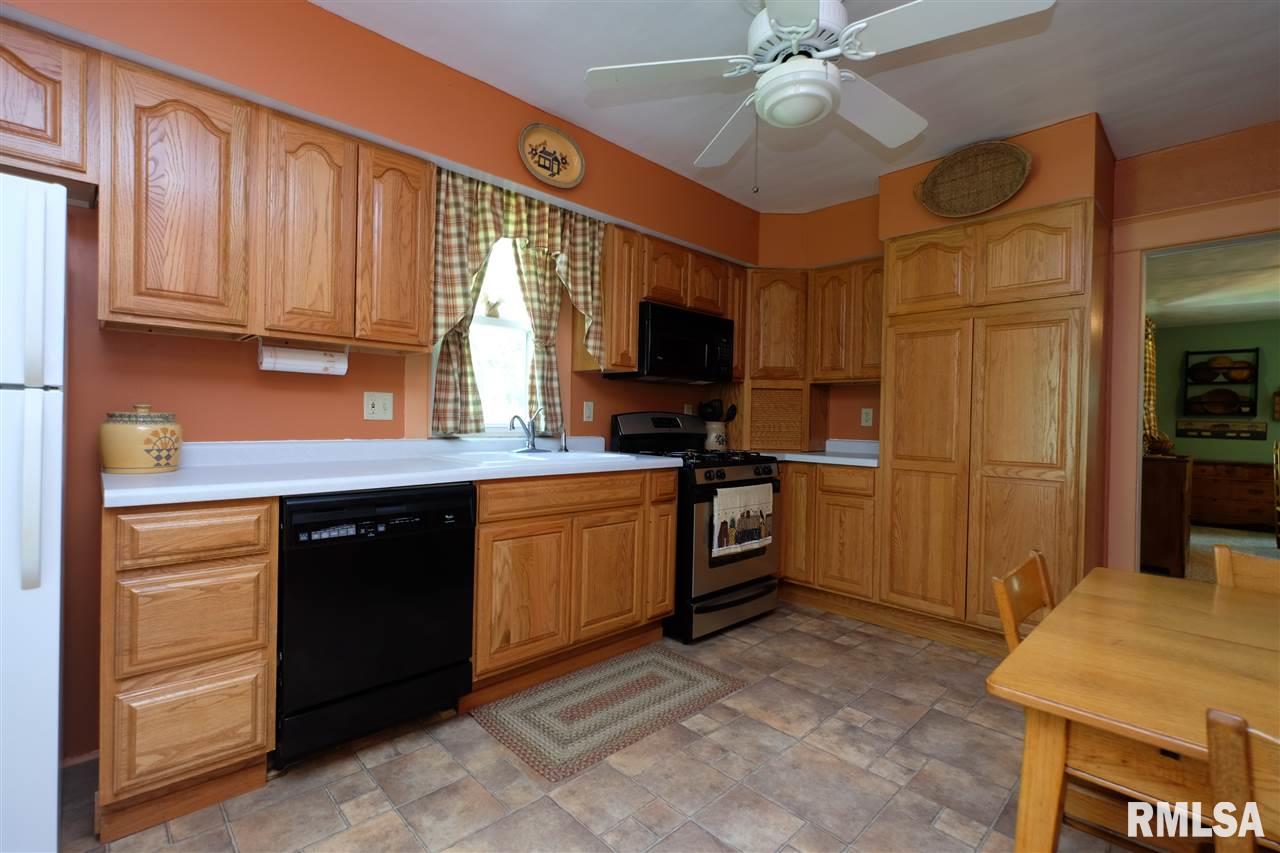 16303 Red Shale Hill Road Pekin, IL 61554 - Photo 5 of 32 Gallery Image 5