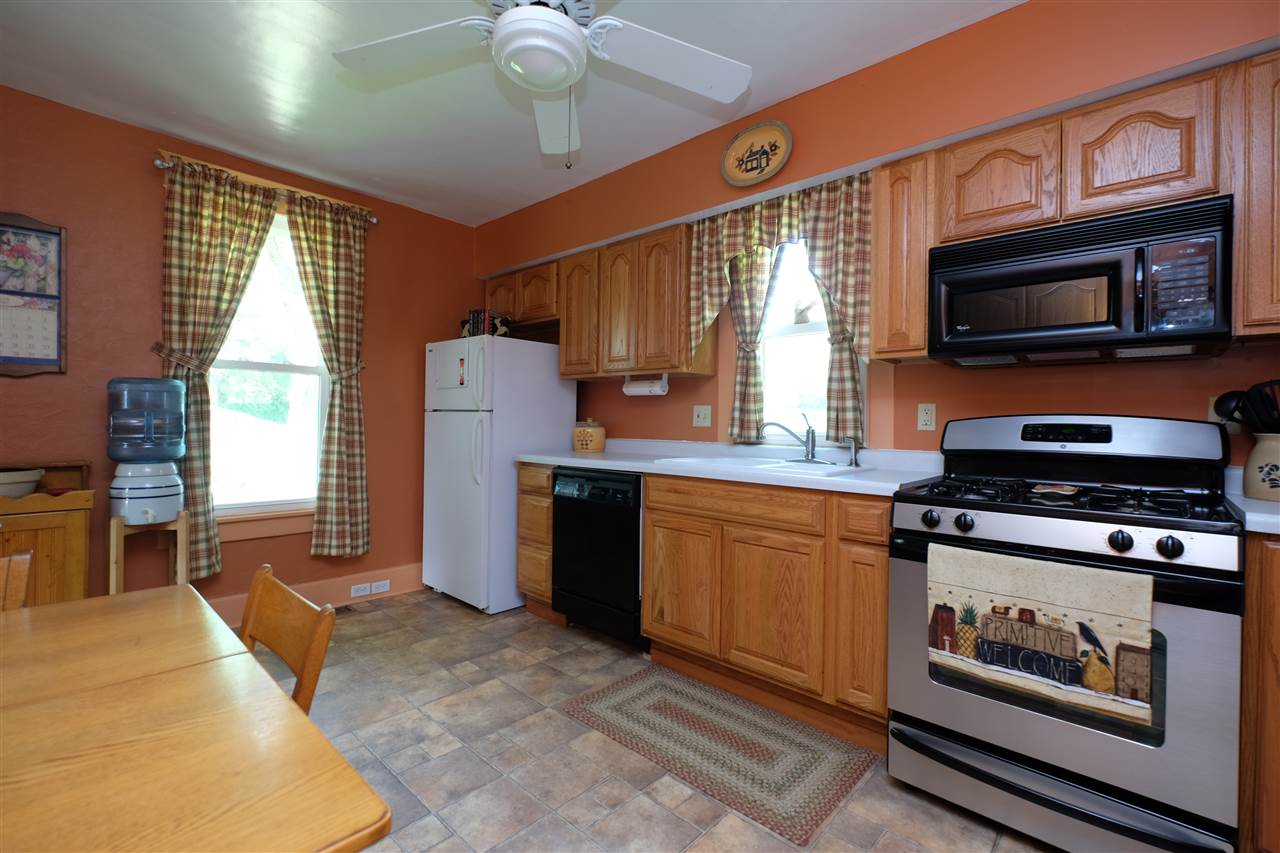 16303 Red Shale Hill Road Pekin, IL 61554 - Photo 7 of 32 Gallery Image 7
