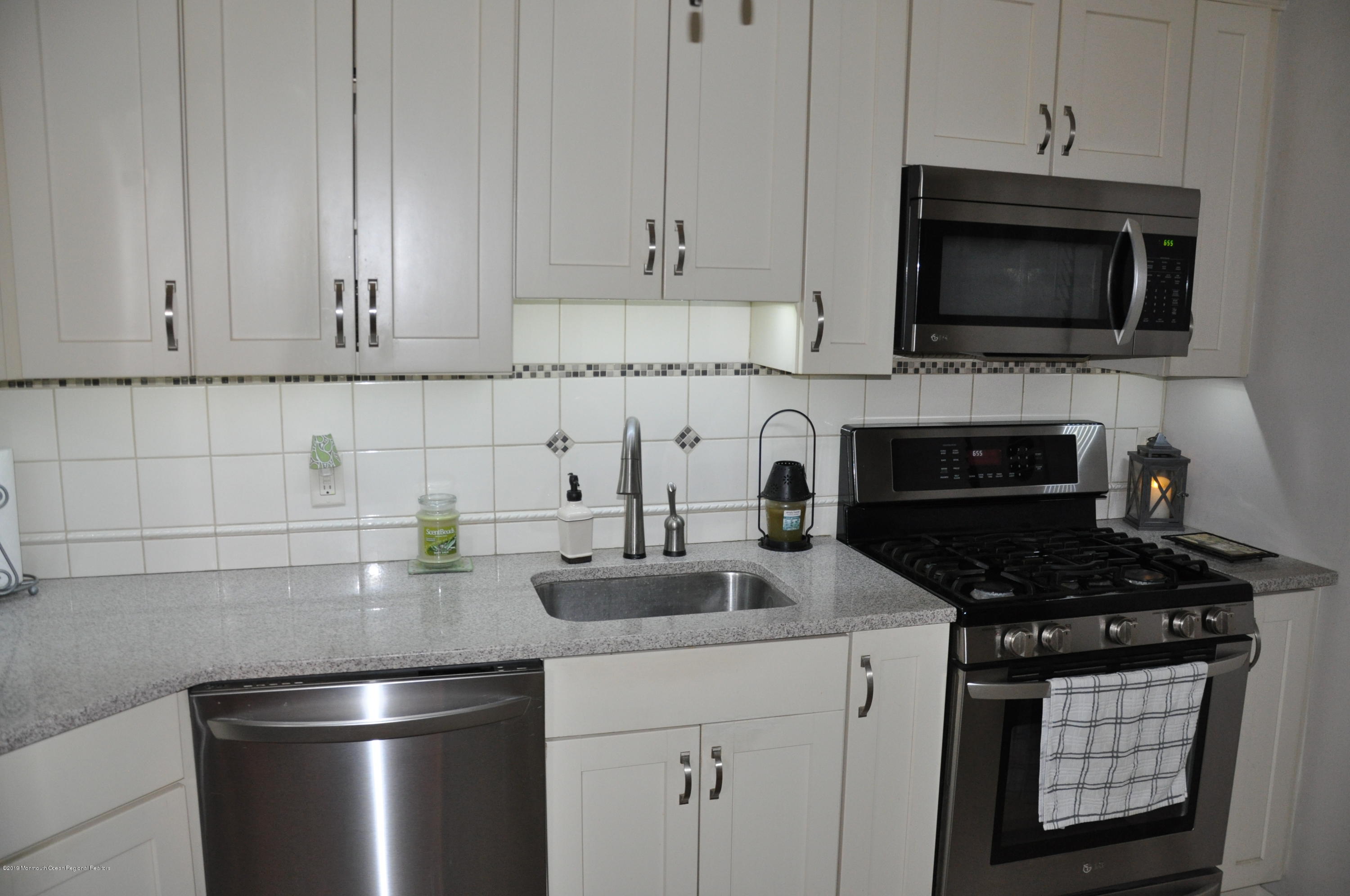1123 A Valley Road, Unit 47 Wayne, NJ 07470 - Photo 1 of 9 Kitchen