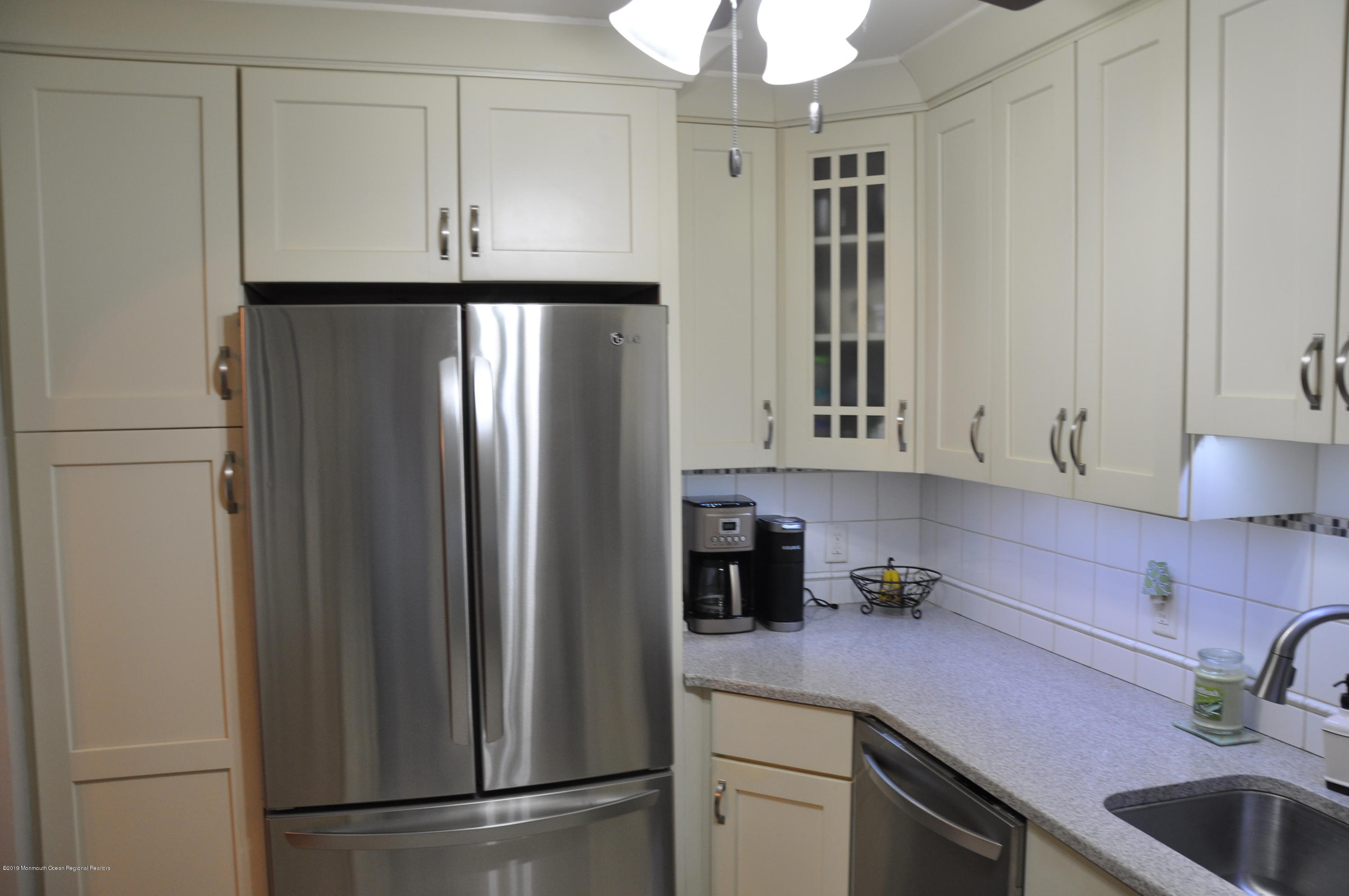 1123 A Valley Road, Unit 47 Wayne, NJ 07470 - Photo 2 of 9 kitchen3