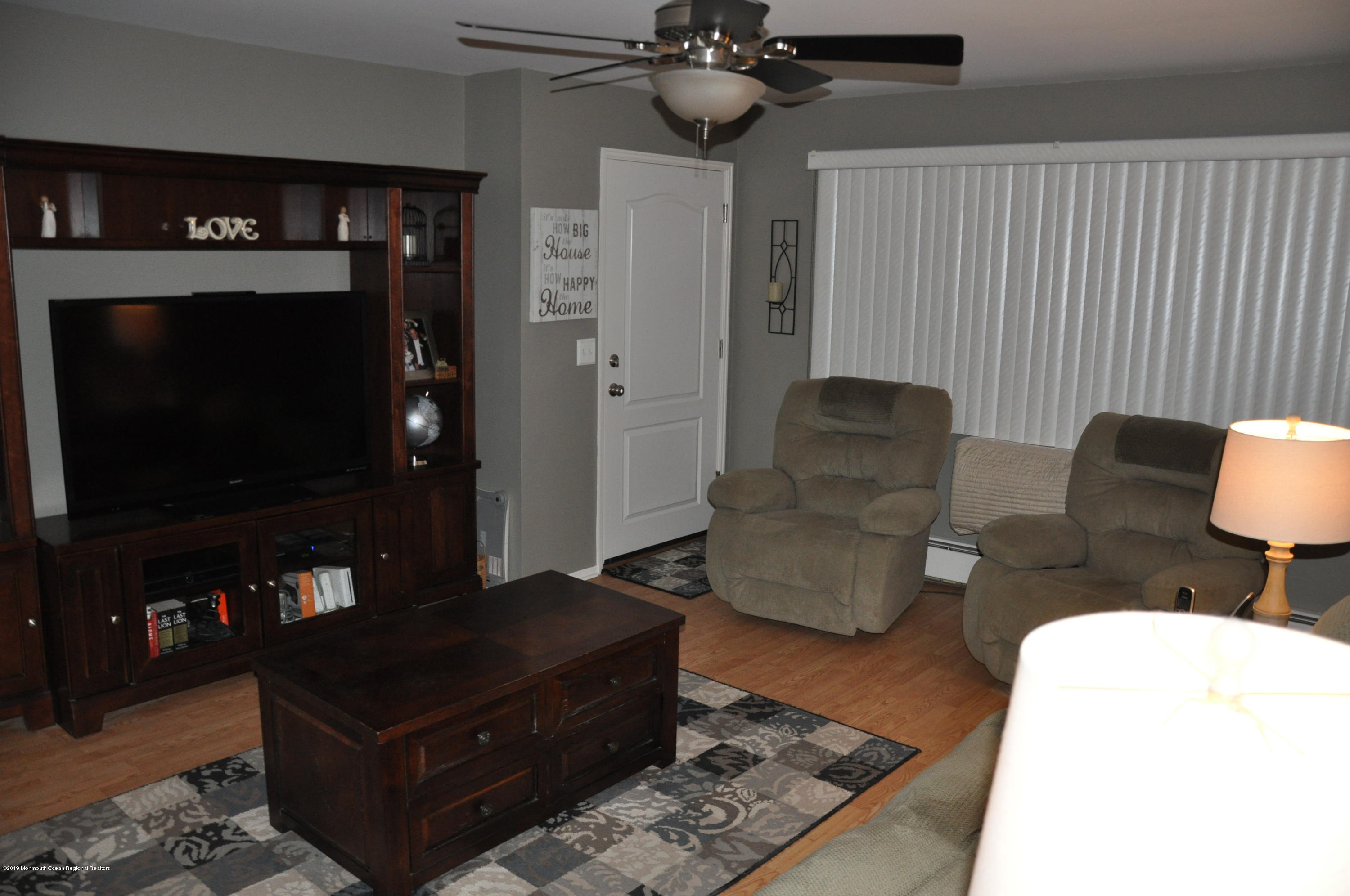 1123 A Valley Road, Unit 47 Wayne, NJ 07470 - Photo 5 of 9 Living Room