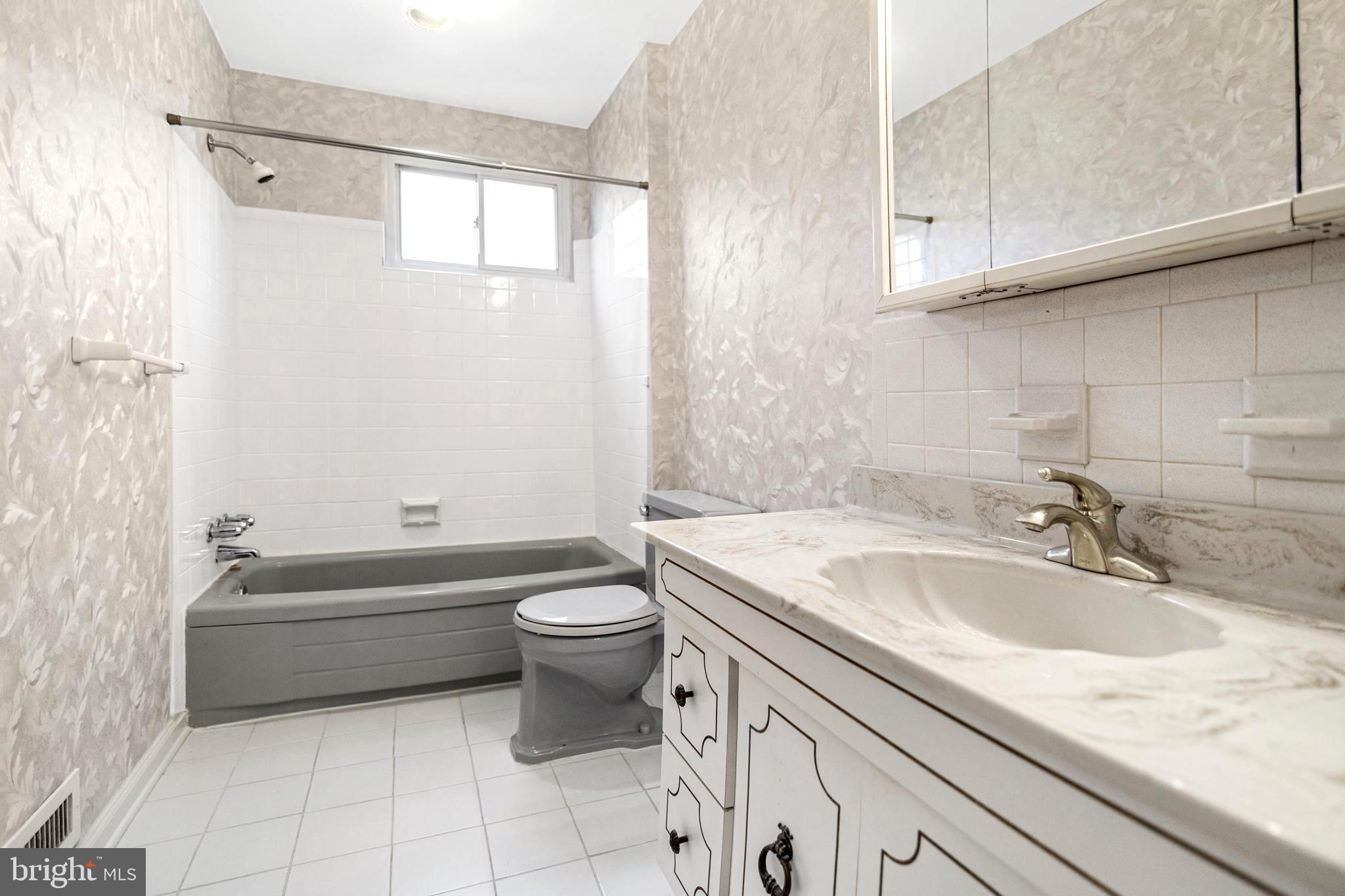 739 Newtown Road Warminster, PA 18974 - Photo 18 of 23 Full Bathroom
