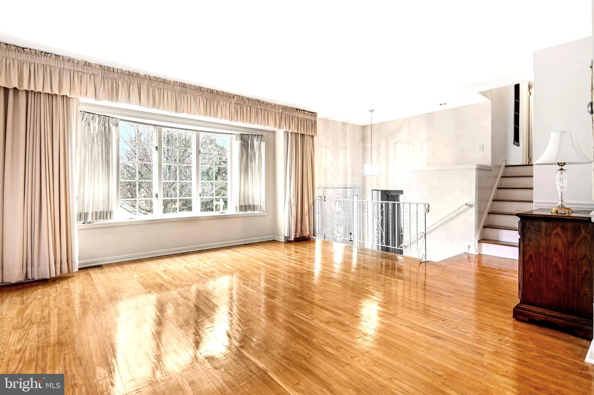 739 Newtown Road Warminster, PA 18974 - Photo 2 of 23 Living Room w/ Hardwood Floors