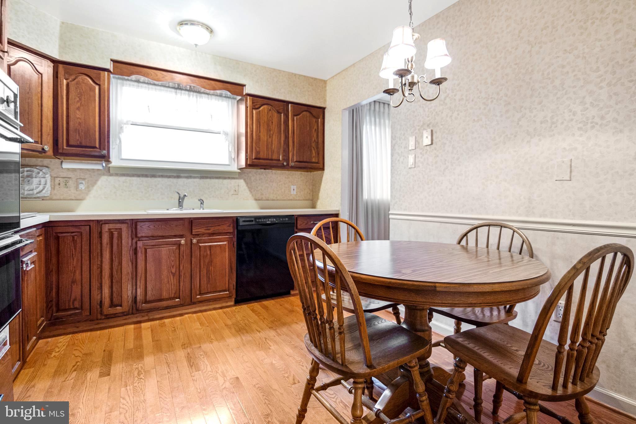 739 Newtown Road Warminster, PA 18974 - Photo 7 of 23 Kitchen