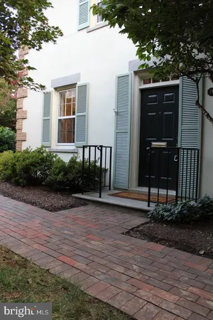 $4,700 | 1019 North Pitt Street, Alexandria, VA 22314