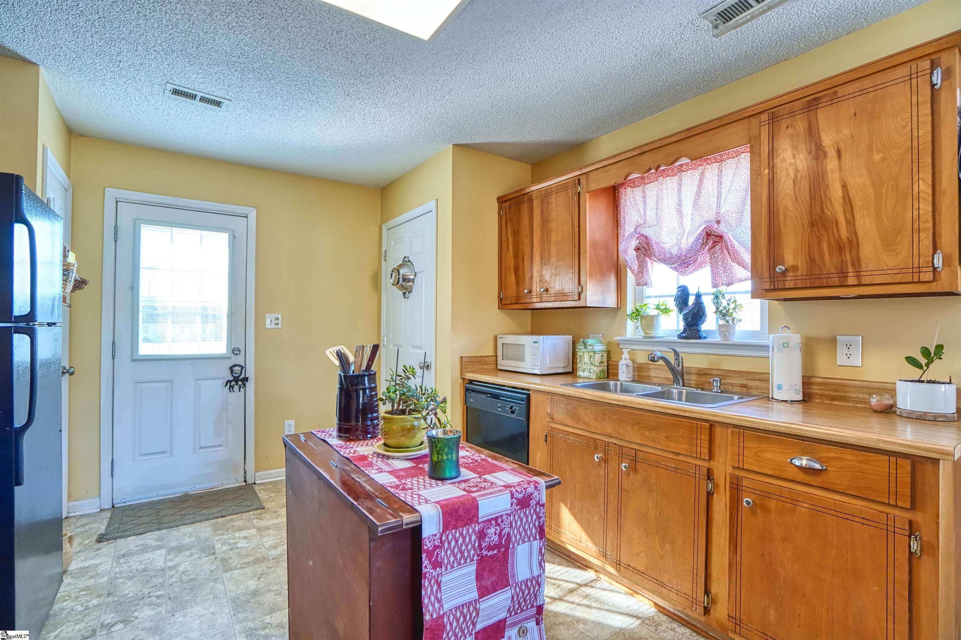 1878 River Oak Road Inman, SC 29349 - Photo 7 of 19