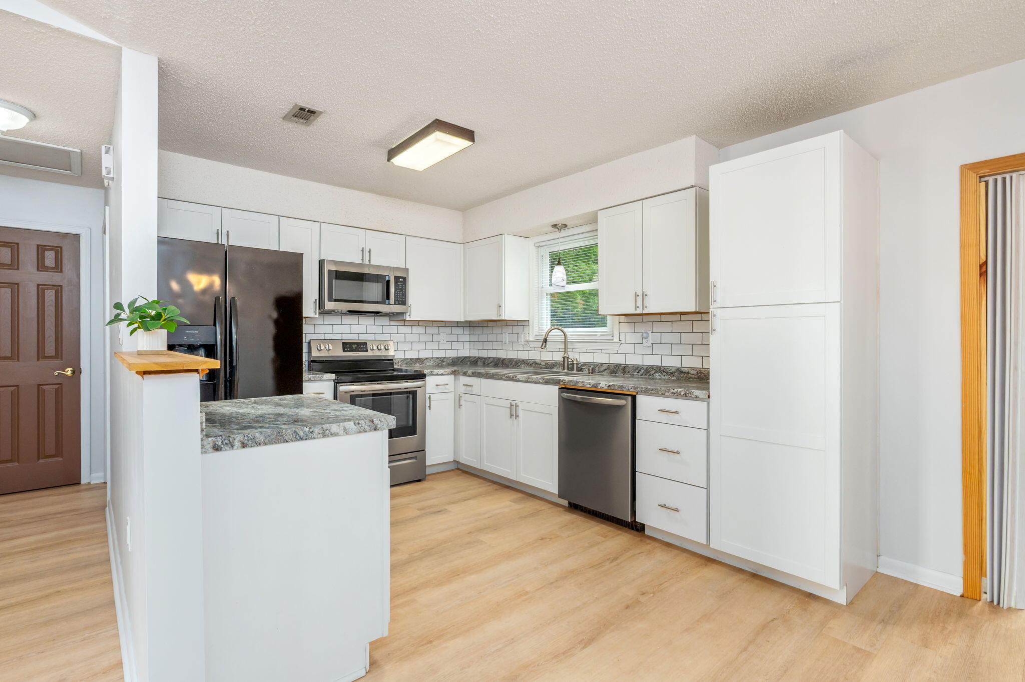 3316 Colonial Court Crestview, FL 32539 - Photo 10 of 37 11-web-or-mls-3316-colonial-ct