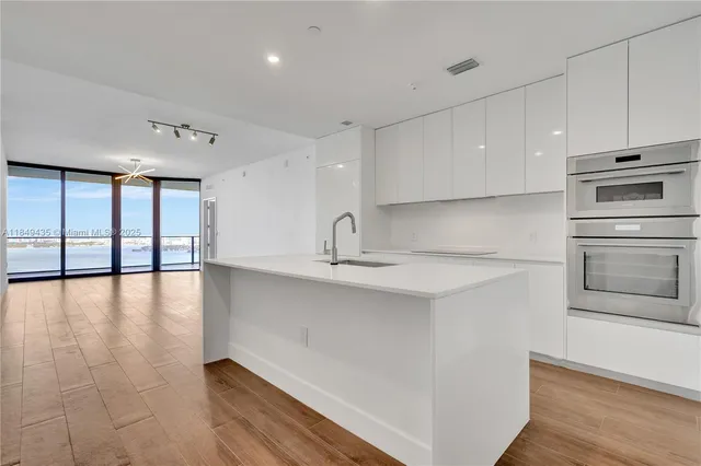 a view of a tennis court