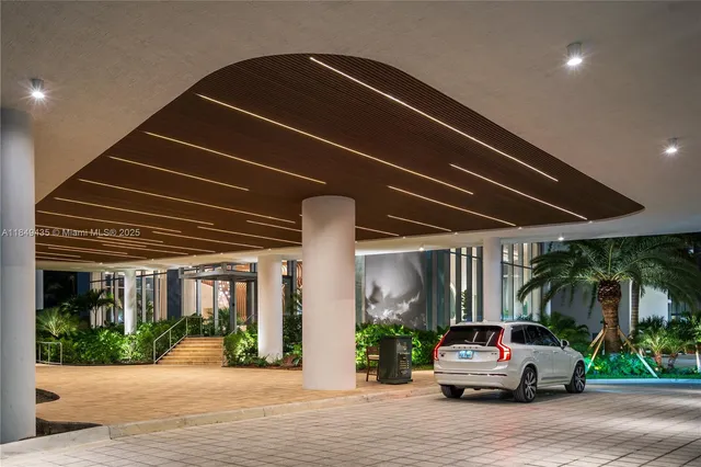 $10,900 | 700 Northeast 24th Street, Unit 4005, Miami, FL 33137