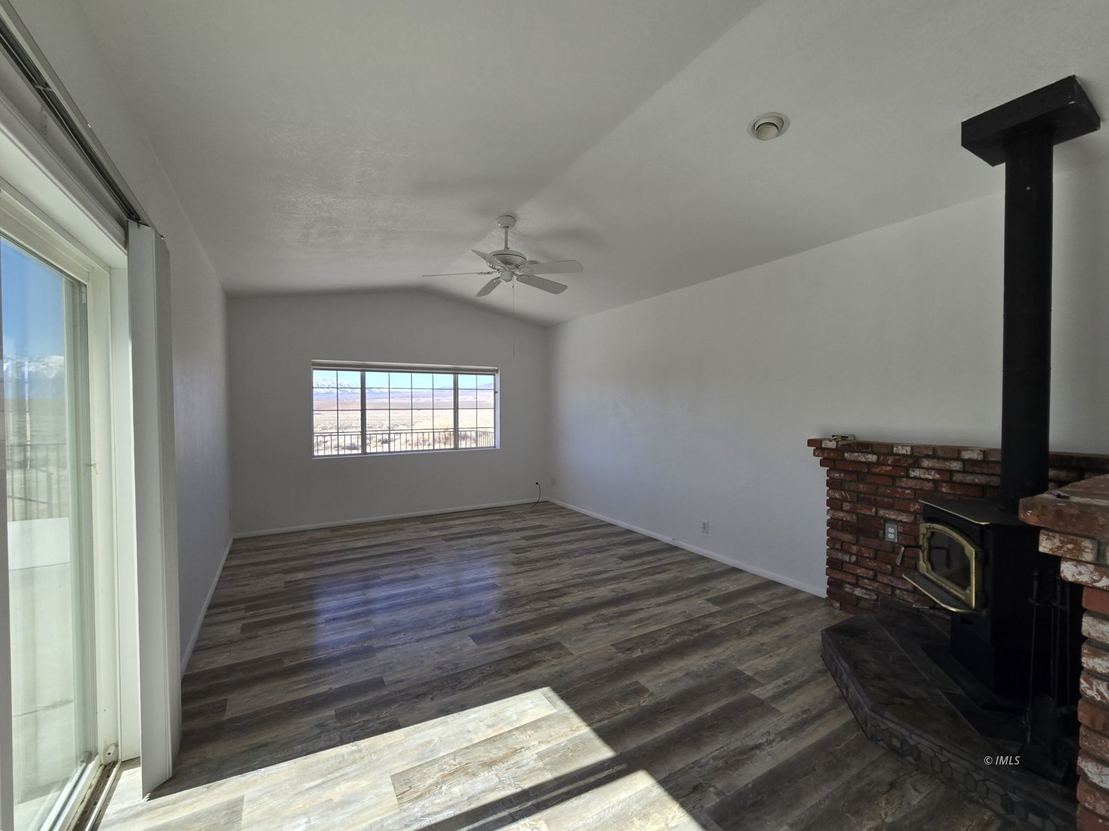 75 Sequoia Street Bishop, CA 93514 - Photo 13 of 21 a view of a livingroom with wooden floor