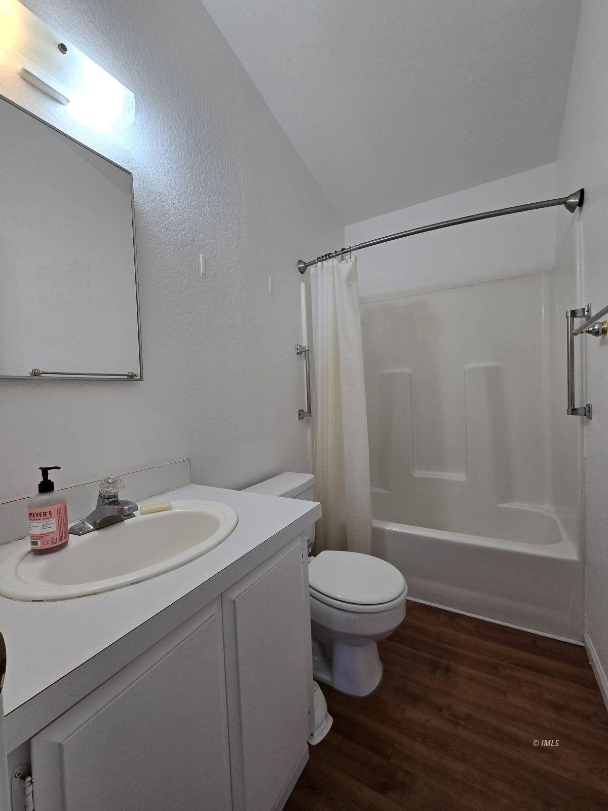 75 Sequoia Street Bishop, CA 93514 - Photo 7 of 21 a bathroom with a sink toilet and shower