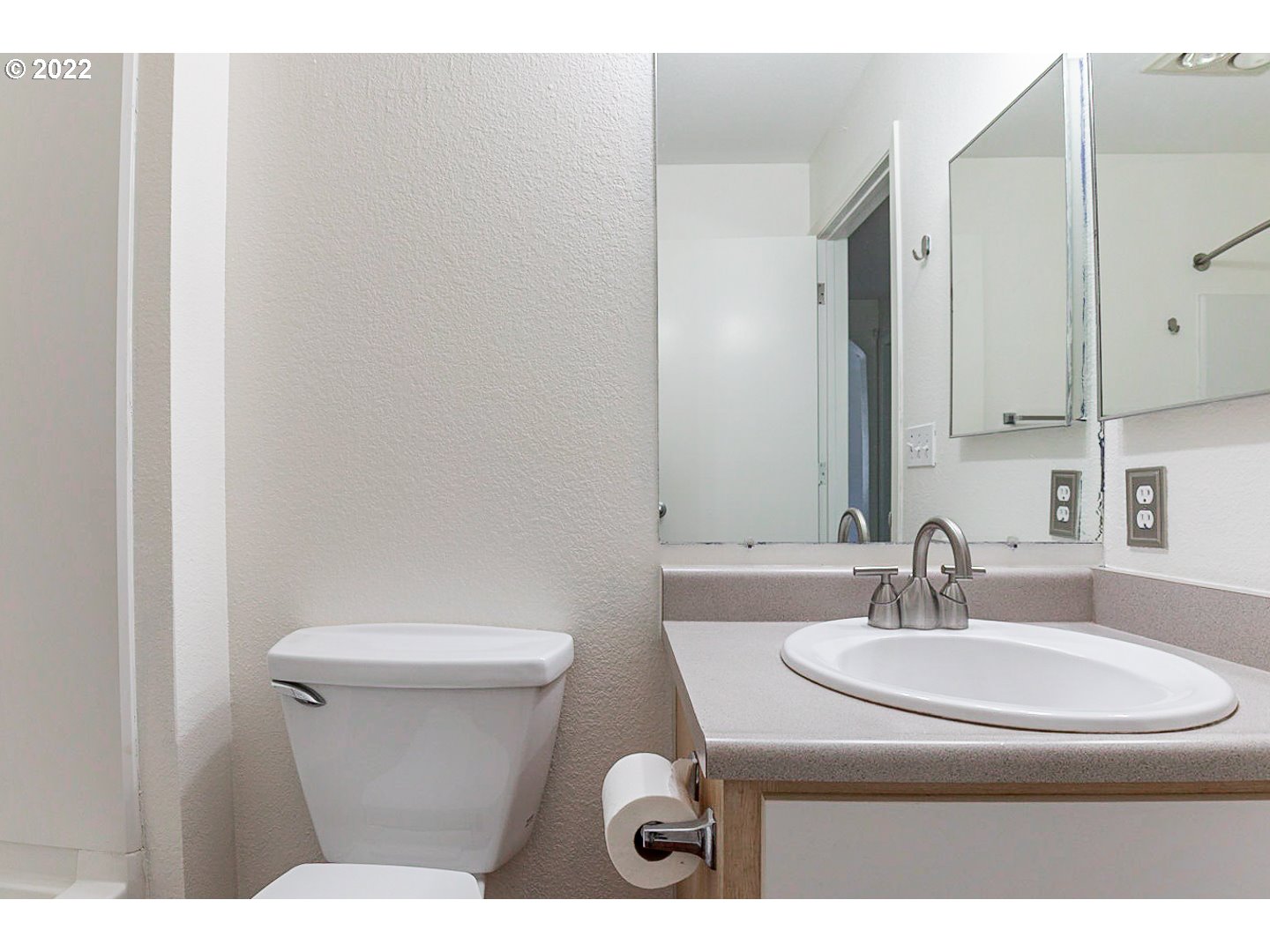 5225 Jean Road, Unit 207 Lake Oswego, OR 97035 - Photo 25 of 29 a bathroom with a sink a toilet and mirror