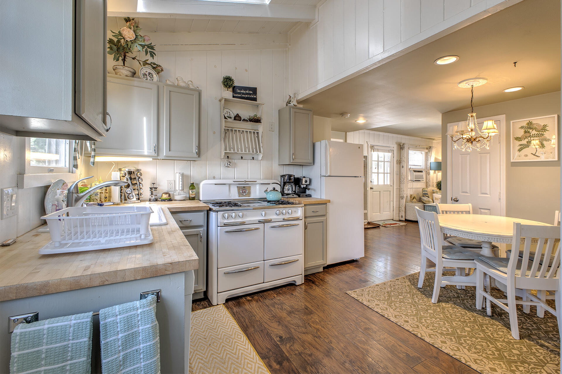 55075 Daryll Road Idyllwild, CA 92549 - Photo 3 of 60 6R5A4359