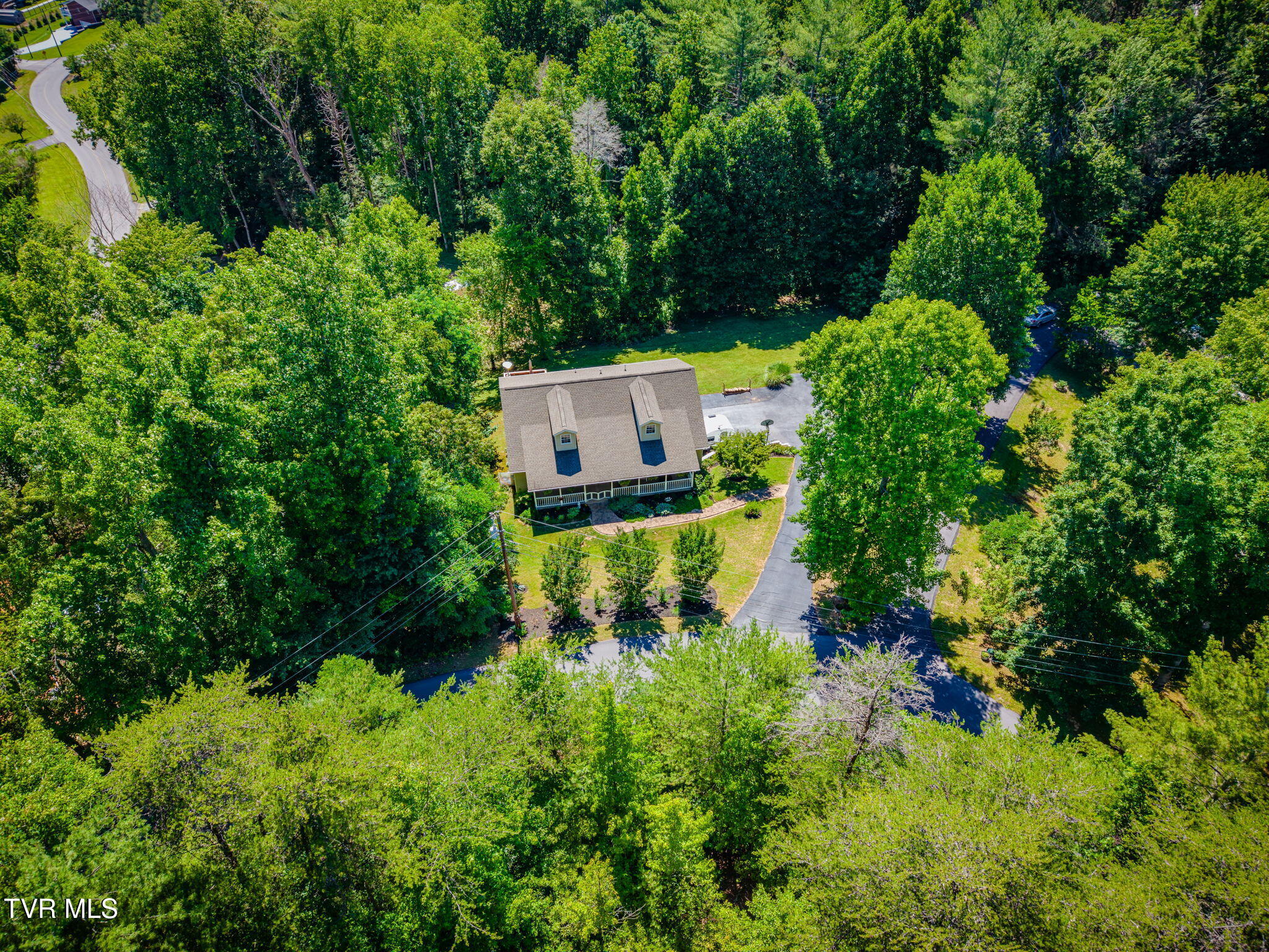 109 Cherokee Circle Erwin, TN 37650 - Photo 6 of 35 101