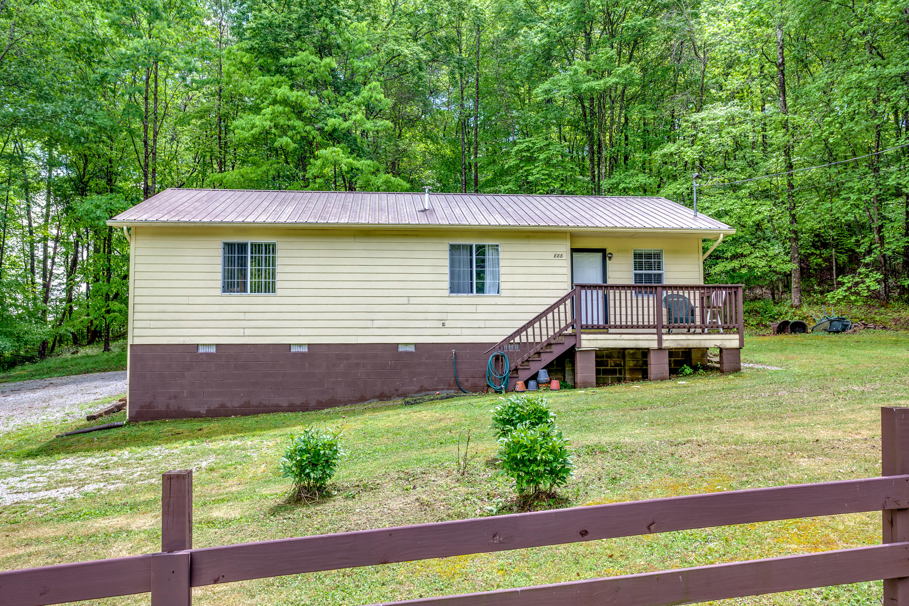 888 Bazel Road Harriman, TN 37748 - Photo 1 of 22 002210503-3-888BazelRdHarrimanTN-SMALL