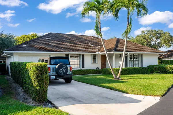 $895,000 | 11340 Briarwood Place, North Palm Beach, FL 33408